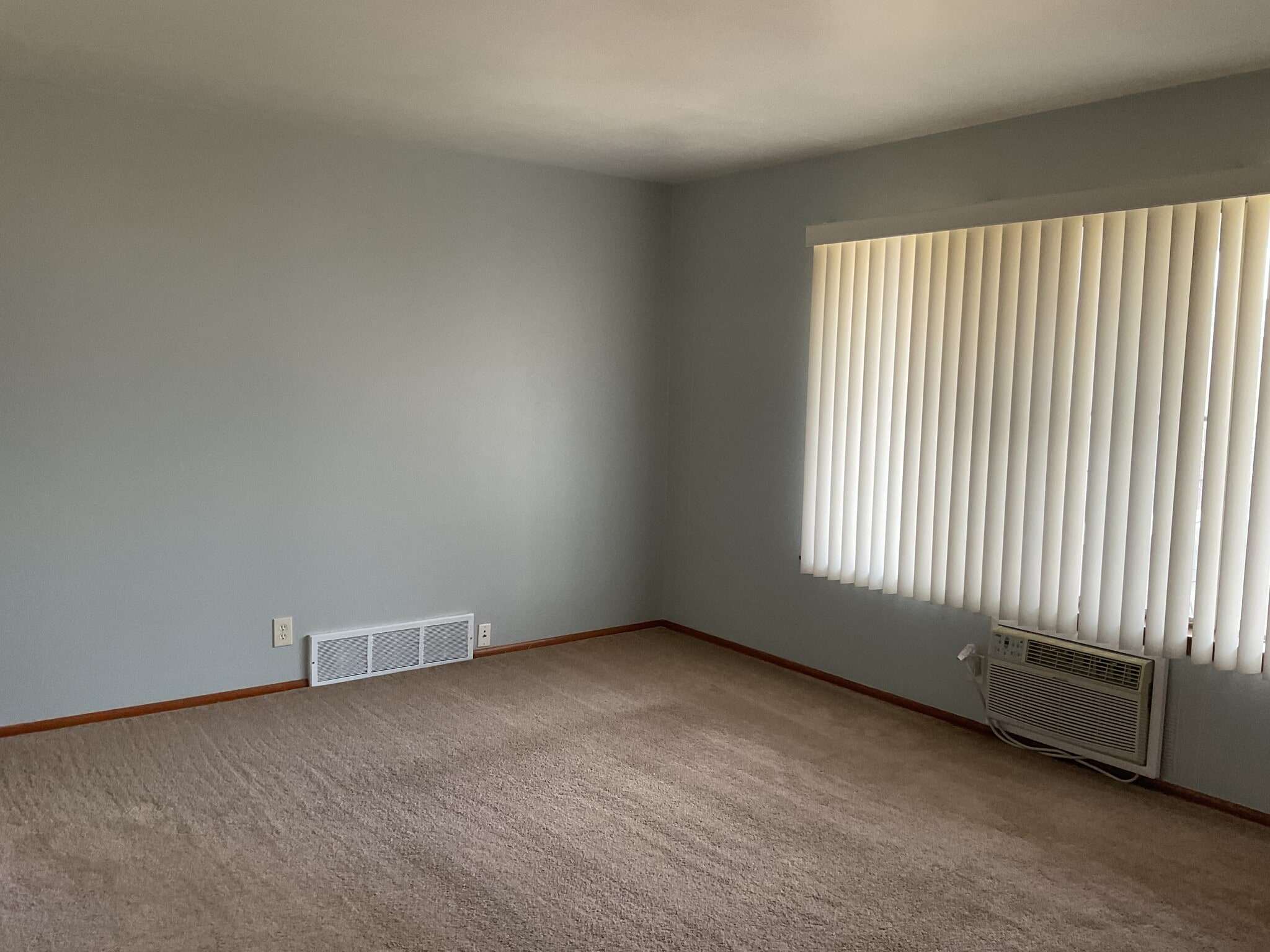 Building Photo - 9729 - 9739 W Hampton Ave