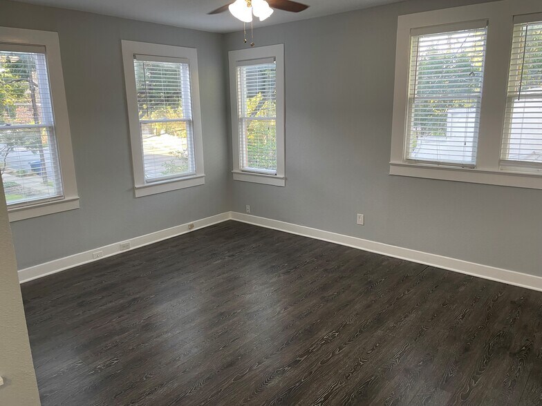 Building Photo - 506 E Guenther St