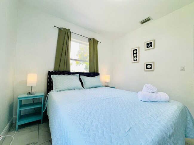 Building Photo - 133 SW 22nd Terrace