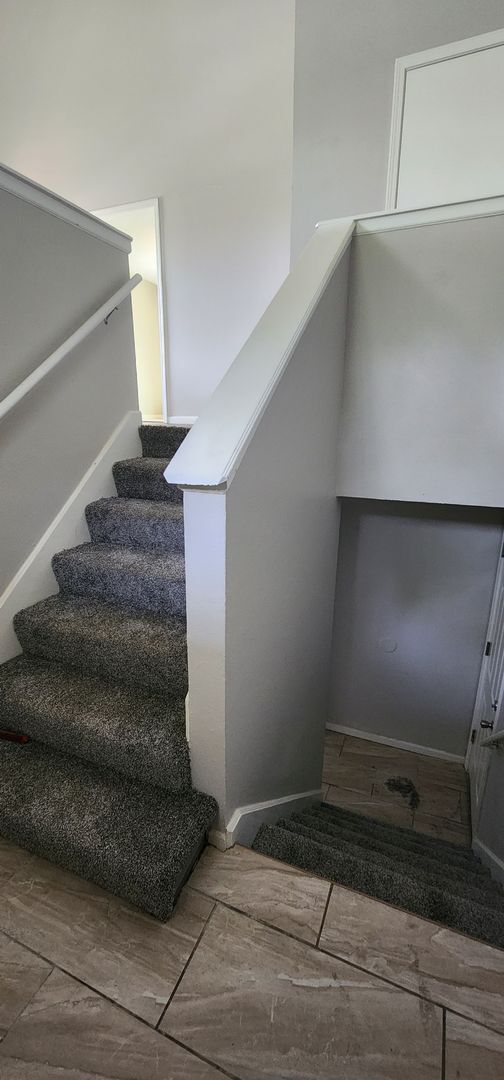 Building Photo - 3Bed/2Bath Duplex Near KU MED Available Soon!
