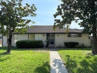 Building Photo - 9227 Fordshire Dr