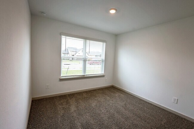 Building Photo - 5034 Pine Haven Lane