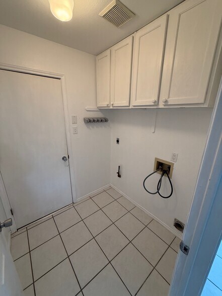 Building Photo - 1608 Parkwood Dr