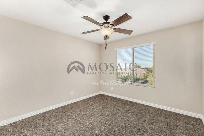 Building Photo - 2464 E Hazeltine Way