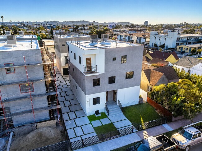 Building Photo - 4838 W 17th St