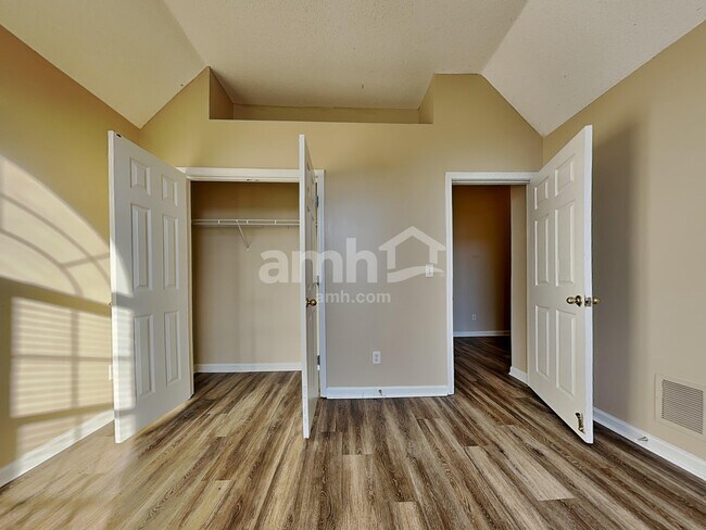 Building Photo - 4946 Rivercrest Ln