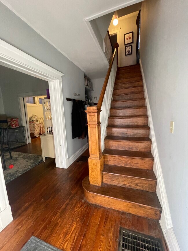 Building Photo - 82 Estella Ave