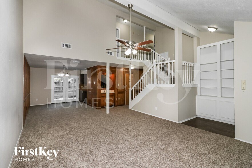 Building Photo - 15310 Meadow Village Dr