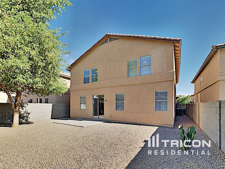 Building Photo - 45707 W Guilder Ave