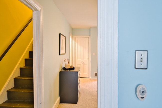 Building Photo - 913 Penn St