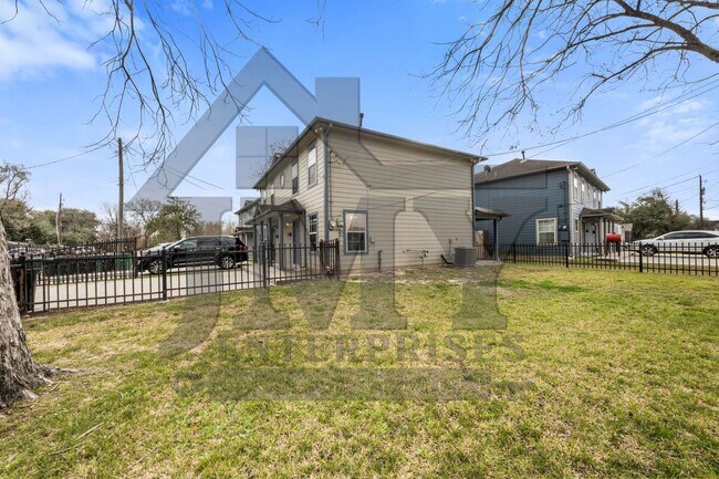 Building Photo - 2526 Aldon St