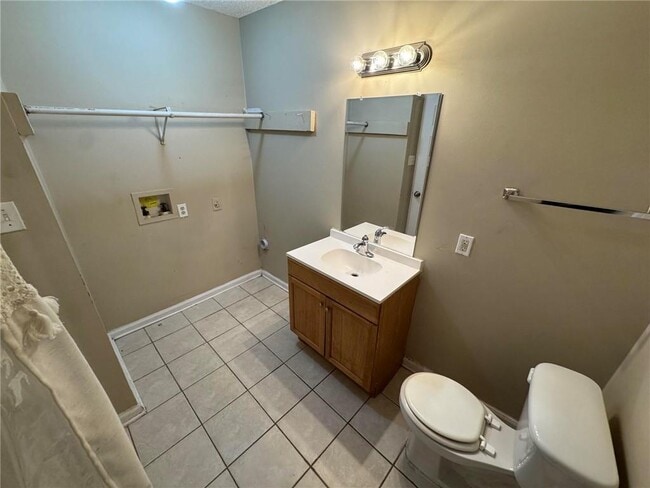 Building Photo - 4670 Rosewood Dr