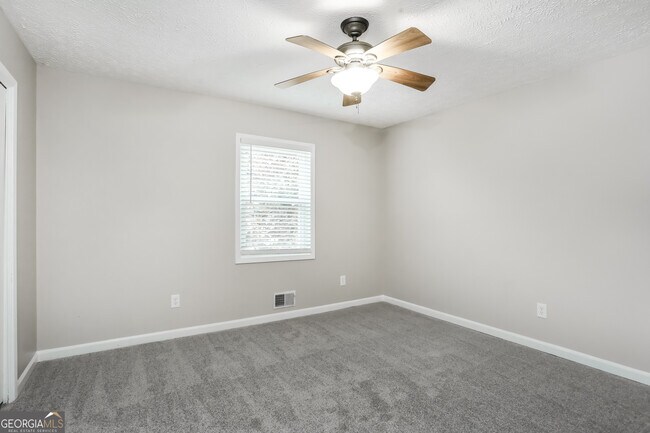 Building Photo - 52 Debonaire Dr NW