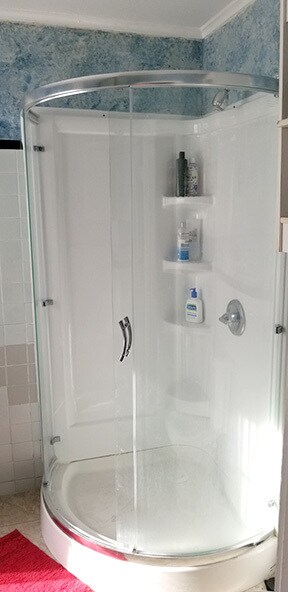 mpdern shower - 107 Murray St