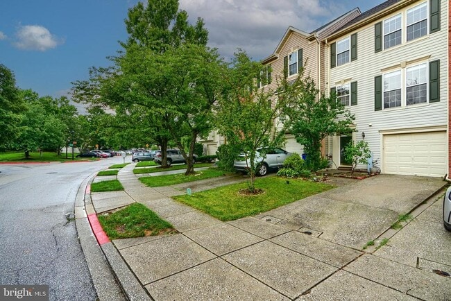 Building Photo - 8820 Papillon Dr