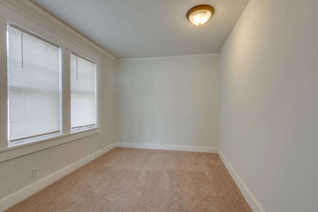Building Photo - Charming 3-Bedroom Gem in the Heart of Sylvan Park