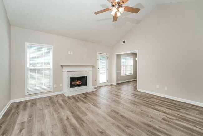 Building Photo - 1530 Range Heights Terrace