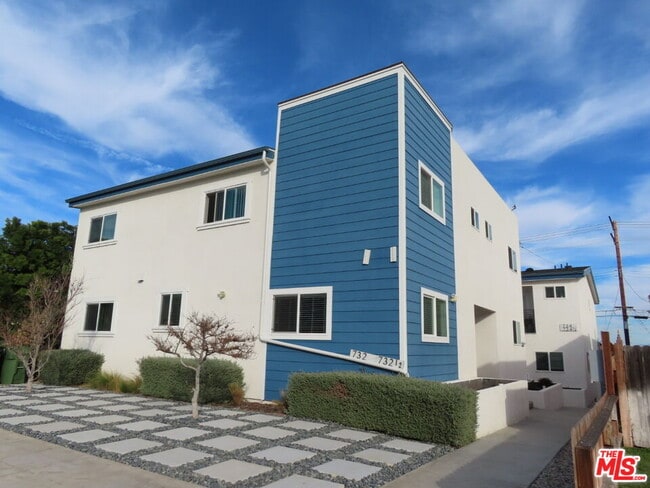 Building Photo - 732 S Leland St