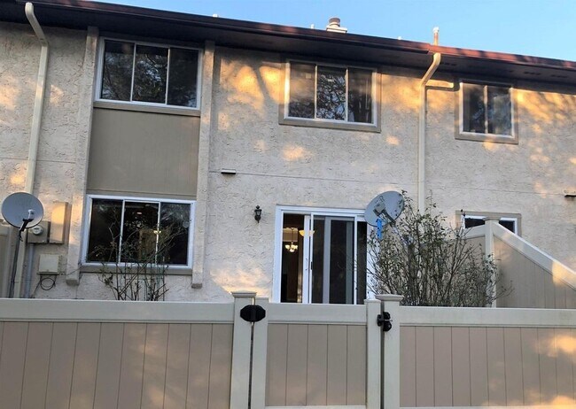 Building Photo - 166 Thoreau Dr