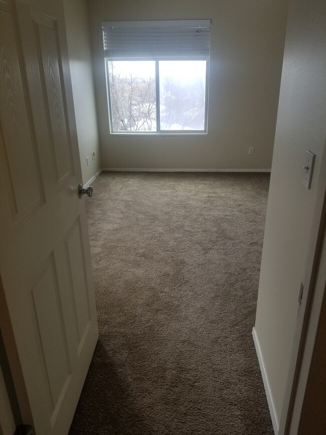 Building Photo - Great Condo near U of U! Washer/Dryer incl...