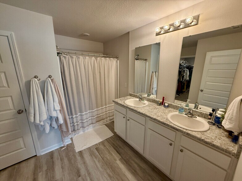 Building Photo - 4374 Redbay Ct