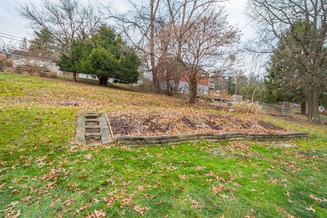 Building Photo - Stunning 3 bedroom home in South Park avai...