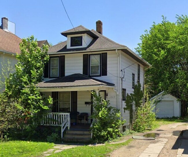 Building Photo - 1309 Jackson St