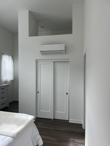 Closet - 654 Lemon Ln