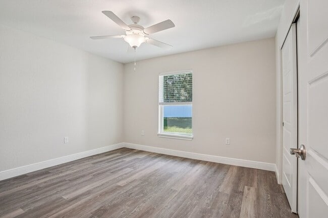 Building Photo - 6 Dogwood Dr Trce