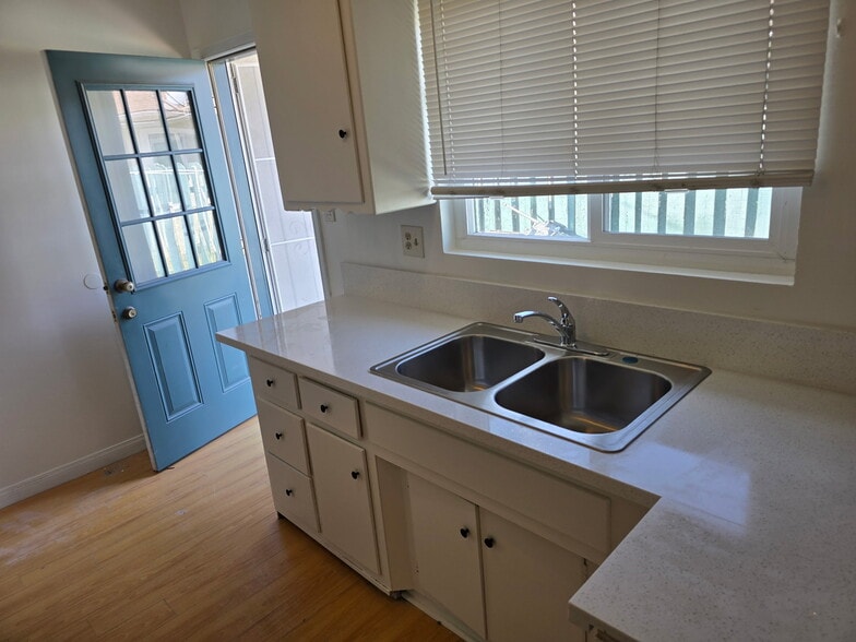 Kitchen - 24619 1/2 Pennsylvania Ave