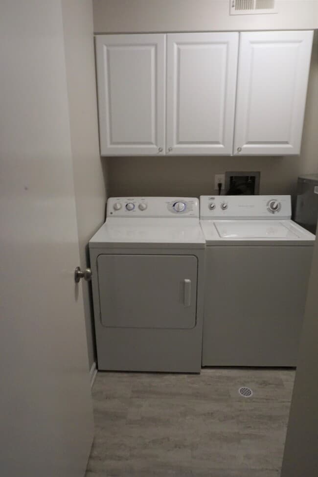 Building Photo - 114 Pinewood Dr