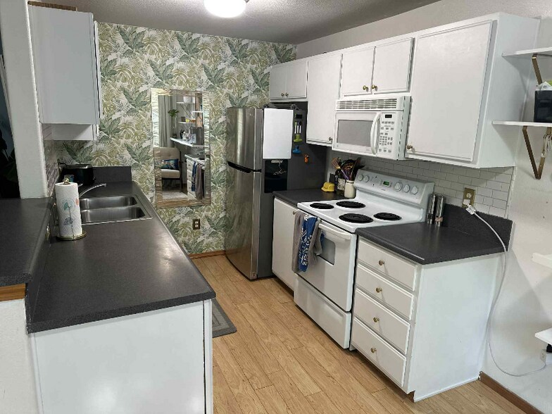 Building Photo - 663 NE 162nd Ave