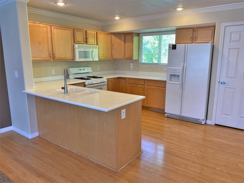 Building Photo - 1341 Alpine Loop