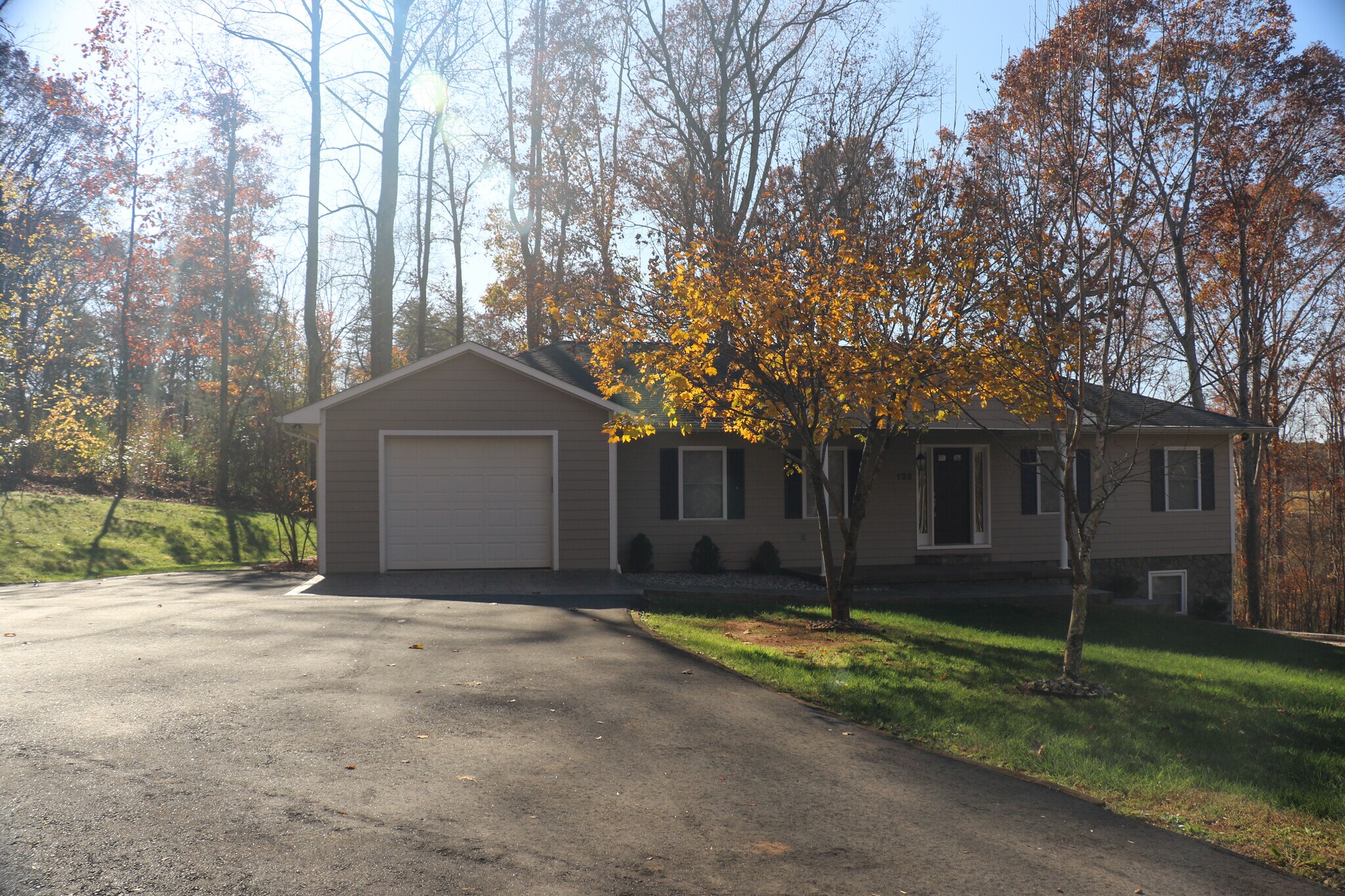 Parking - 138 Cullen Ln