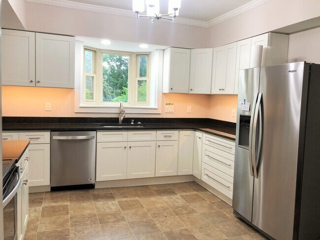 Building Photo - 4039 Kingston Pike