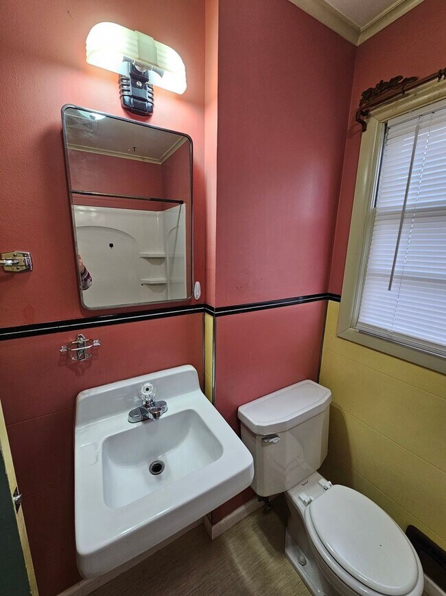 Building Photo - 1710 Adams Ave