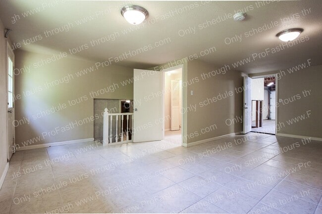 Building Photo - 7840 SW West Slope Dr