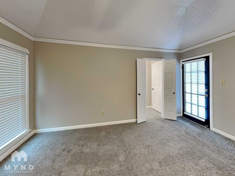 Building Photo - 4569 Falkland Dr