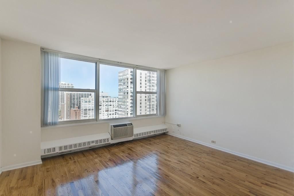 Building Photo - 5650 N Sheridan Rd