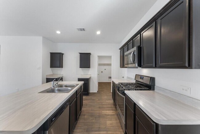 Building Photo - 14678 Cyn Pnes Ln