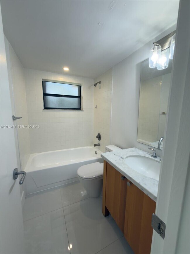 Building Photo - 2500 W 67th Pl