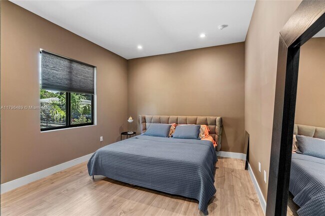 Building Photo - 808 NW 5th Terrace