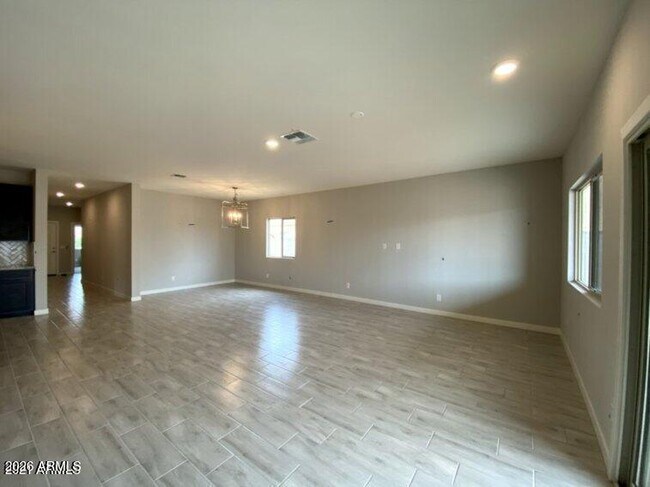 Building Photo - 976 E White Wing Dr