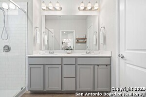 Building Photo - 1020 Vista View Dr