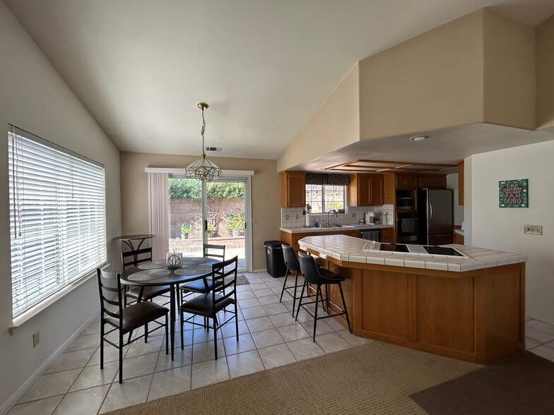 Building Photo - 1465 Oak Knoll Rd