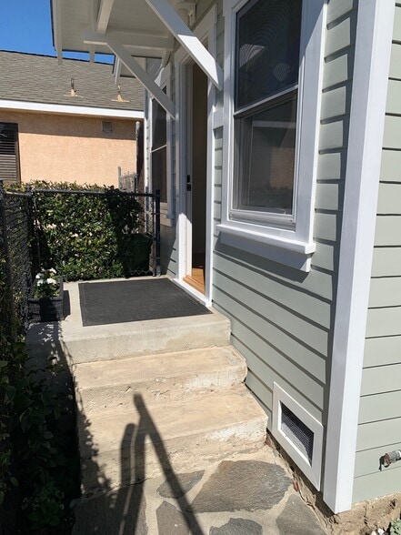 Front Entry Porch - 1328 Electric Ave