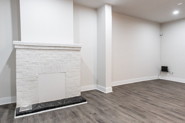 Building Photo - 2424 N Gratz St