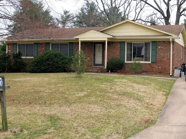 Building Photo - Great updated ranch in convenient location