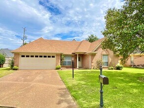 Building Photo - Southeast Recently Renovated 3 Bedroom 2 Bath Available NOW! Memphis, 38125