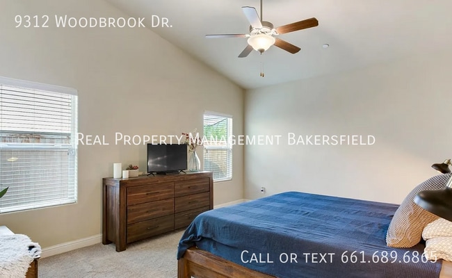 Building Photo - 9312 Woodbrook Dr